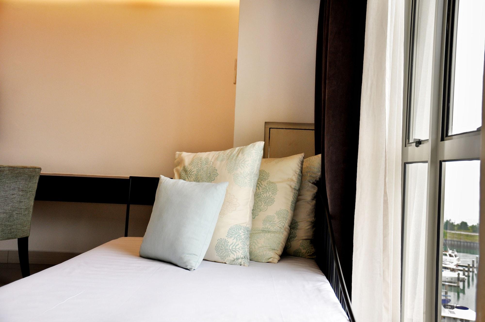 Hotel Avillion Admiral Cove à Port Dickson Extérieur photo
