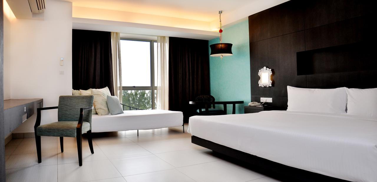 Hotel Avillion Admiral Cove à Port Dickson Extérieur photo