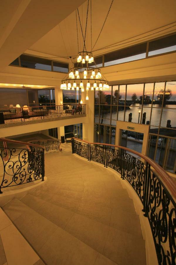 Hotel Avillion Admiral Cove à Port Dickson Extérieur photo