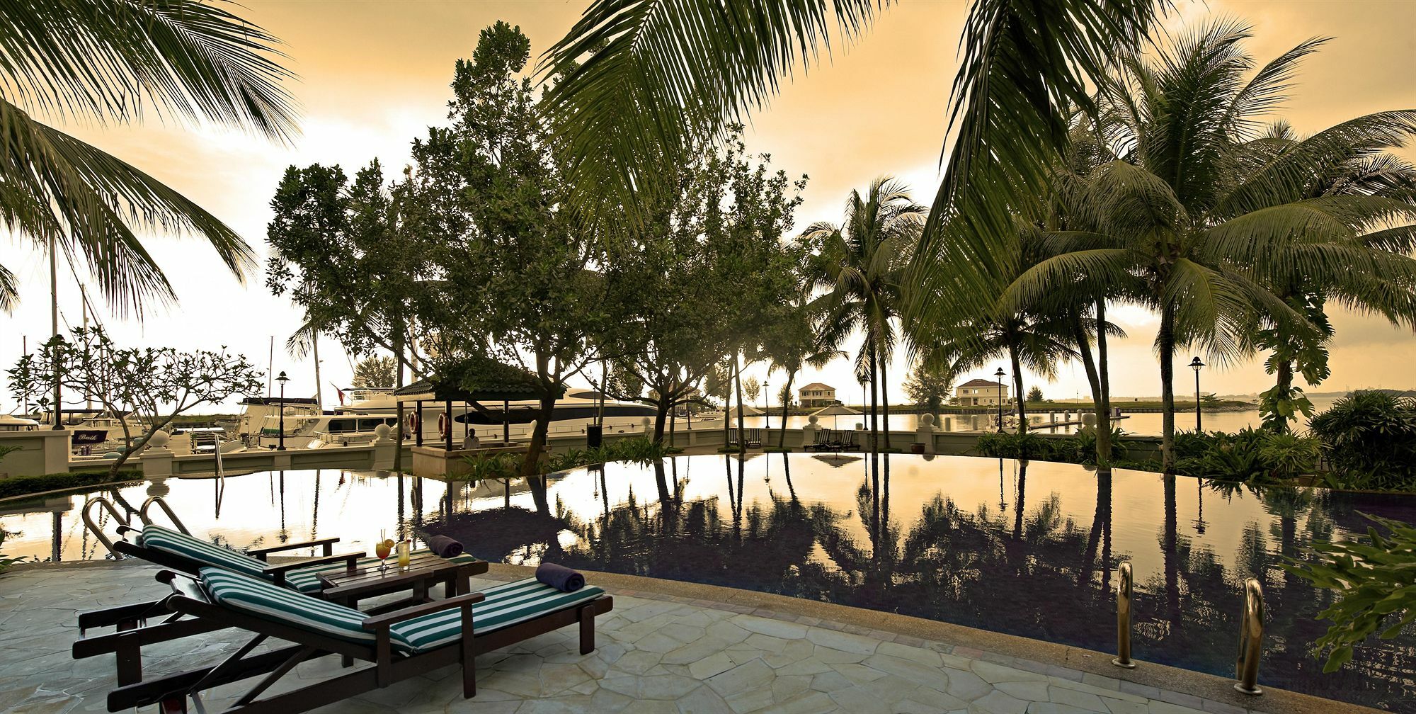 Hotel Avillion Admiral Cove à Port Dickson Extérieur photo